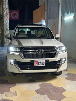 تۆیۆتا لاند کروزەر